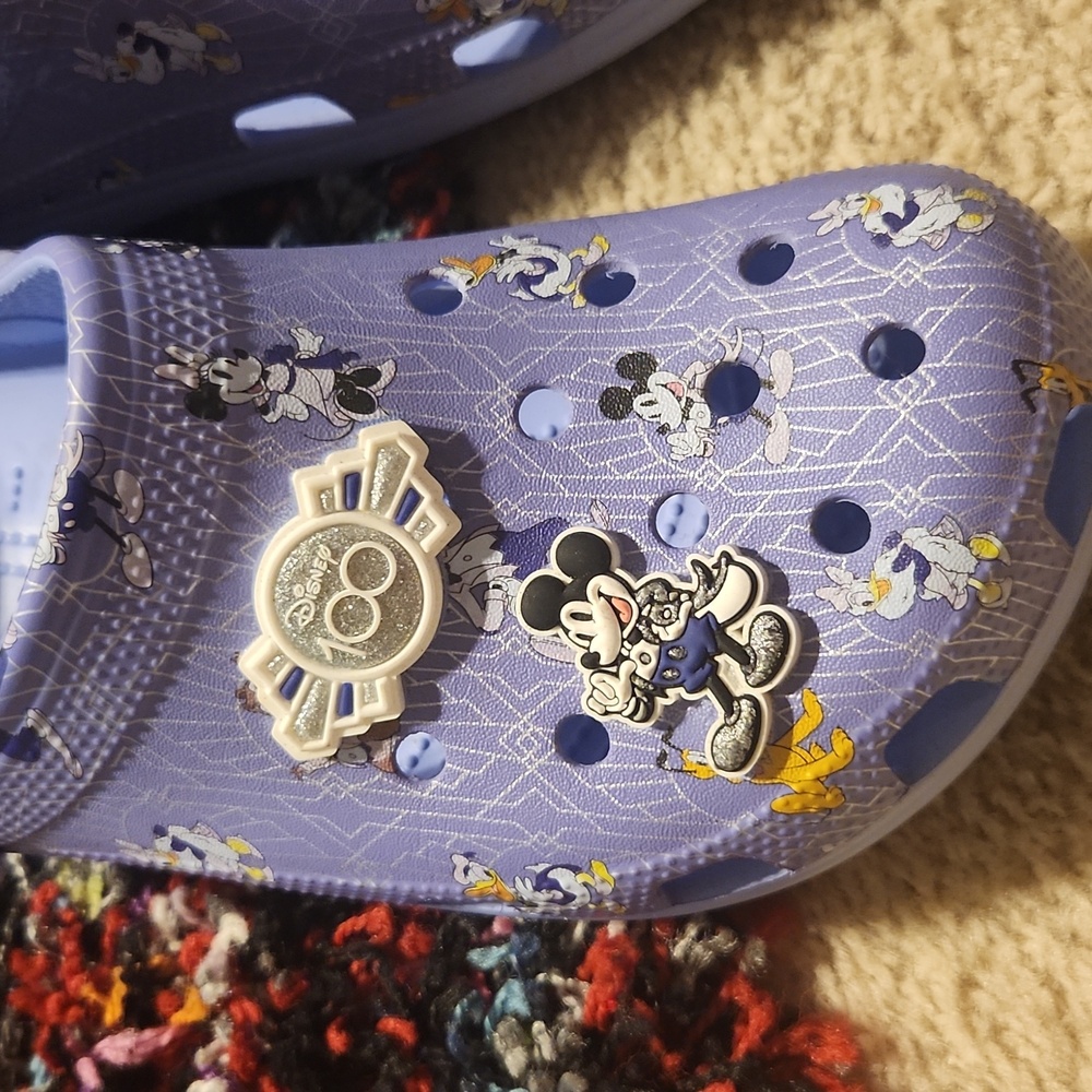 Disney Collaboration Crocs - Picture 5 of 7